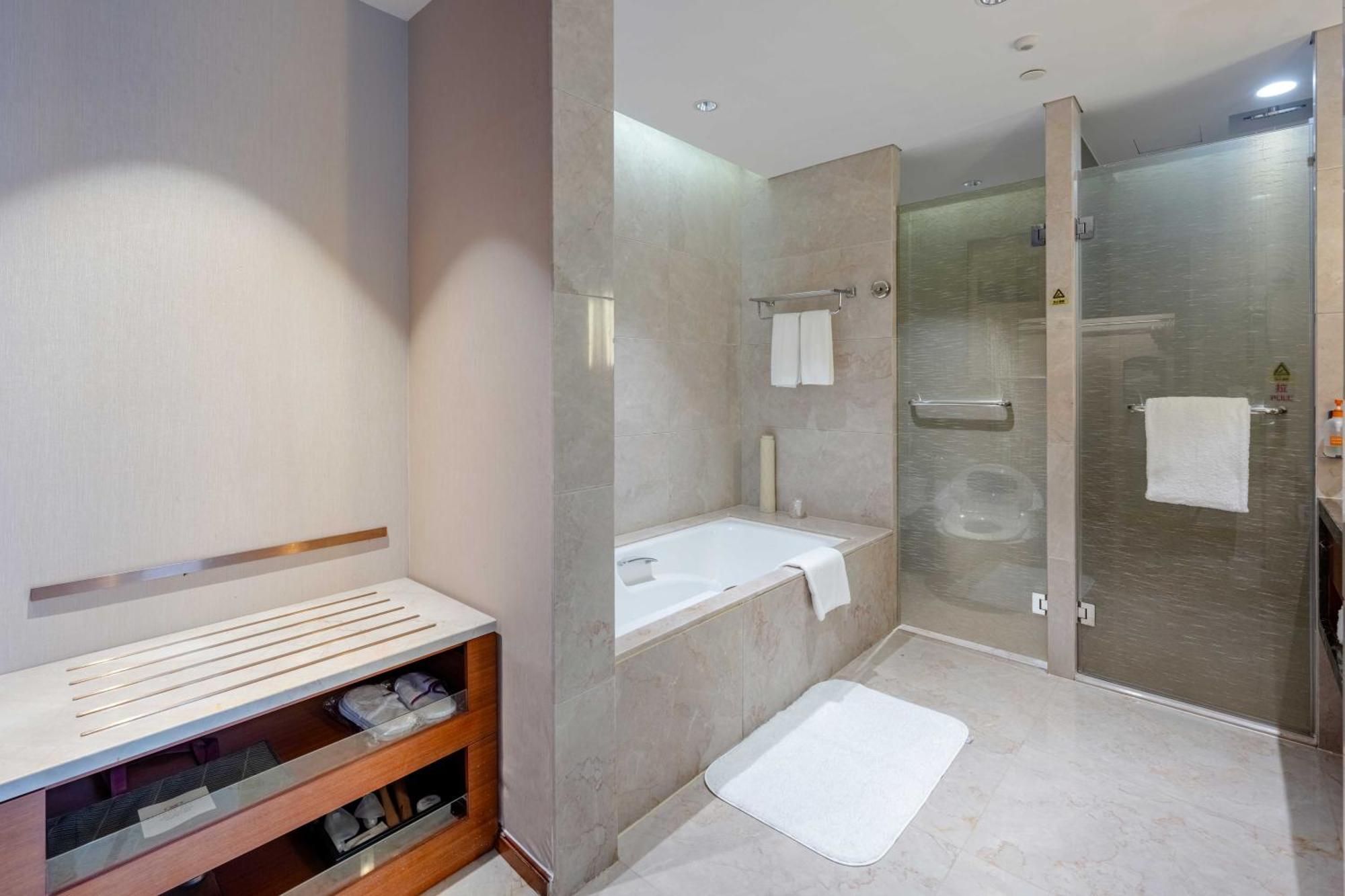 Crowne Plaza Wuxi Taihu By Ihg Hotel Exterior photo